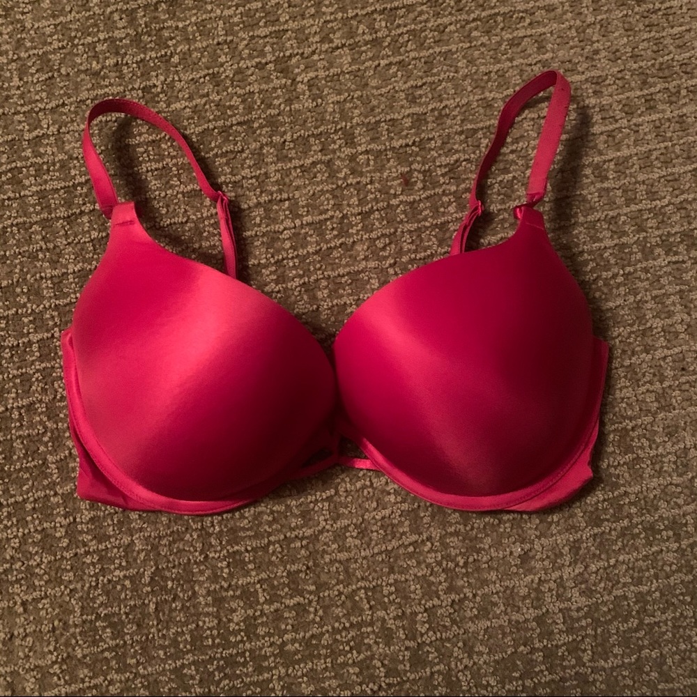 Victoria’s Secret ULTRA padded push up bra! Cherry
